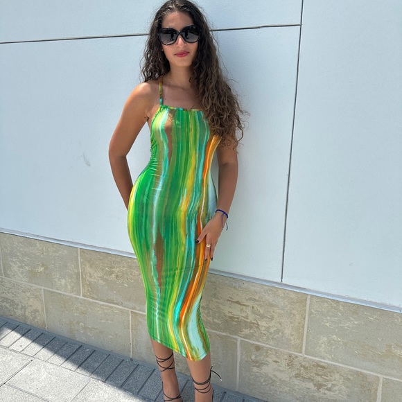 π. Brand New π Must Have Beautiful Midi Dress π - Picture 3 of 6